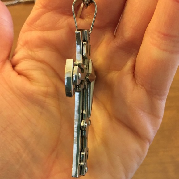 Men’s oversized stainless steel cross necklace - Picture 3 of 9